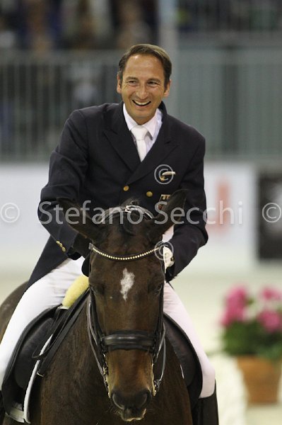 LAUGKS_MEGGLE\'S WELTTALL_MILANO_2011_SS3_9954.jpg